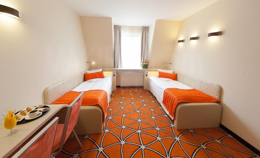 Hotel Eclipse Domasław Oda fotoğraf
